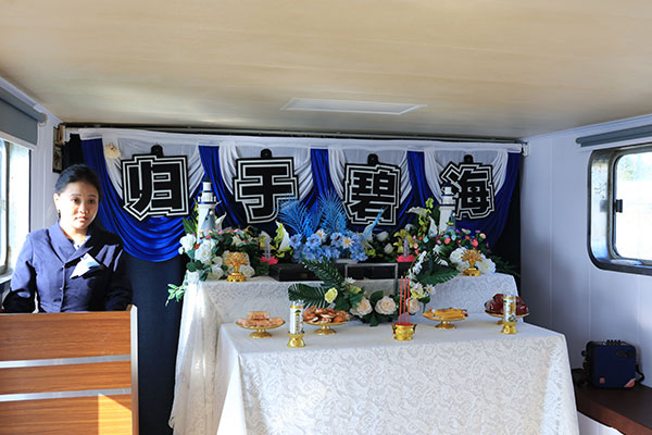 骨灰海撒 vs 怀思堂寄存：一份务实的对比与选择指南