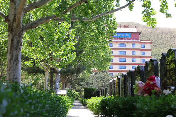 当北京市朝阳区的墓地饱和，北京东边的灵山宝塔陵园成为理想新选择