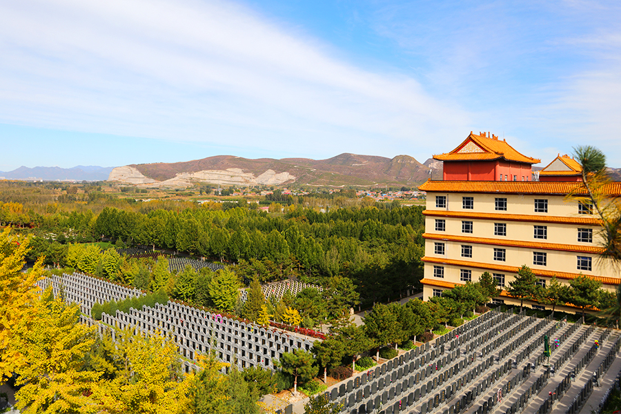 灵山宝塔陵园秋景全貌